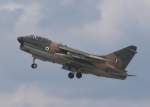 Einfach schön diese  Dinosaurier  nochmal zu sehen. A7 Corsair der griechischen Luftwaffe im Landeanflug... das Foto stammt vom 17.07.2007
