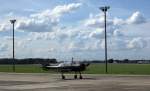 Eine Yak 52 (SP-YDG) rollt zum Start bei den Flugtagen auf dem Flugplatz Bautzen. 09.08.2014