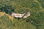 Bild aus der  Mottenkiste . Eine Chinook HC2 der RAF, ZD-984, im Sommer 1987 beim  low-level -Flug Nähe Arnsberg. 