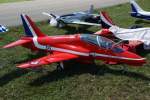 XX 306, BAe  Hawk T1  (Red Arrows - Royal Air Force), 40-Jahre Jubilums-Airmeeting des DMFV (Deutscher Modellflieger Verband) auf dem Flugplatz der Fa.  GROB AIRCRAFT  am 07.07.2012 

