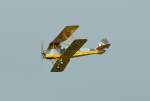 DH-82 Tiger-Moth Flugmodell bei Vorführung am Flugplatzfest Wershofen - 07.09.2014