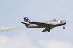 Modelljet North American F-86F 'Sabre' in Farben des Kunstflugteams 'Skyblazers' der USAFE.