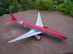 Boeing 777-300ER Christmas Edition 2005 von Herpa in 1:500