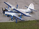 Selbst gebautes Modell der AN-2 D-FOJB im Maßstab 1:72. Als Vorbild diente mir die Anna des Ostthüringer Fallschirmclubs Gera, wie sie um 1989 ausgesehen hat. Bausatz war von Bilek.