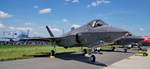#5054. Lockheed Martin F-35. Tarnkappen-Mehrzweckkampfflugzeug. Vmax Mach 1,6. Dienstgipfelhöhe 15240m. Triebwerk: Pratt&Whitney F135-100-Turbofan. Schubkraft 128kN. Mit Nachbrenner 191kN. Foto: ILA 2018