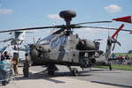 Boing AH-64 D Apache. Zweimotoriger Kampfhubschrauber der US Army. Entwickelt von Hughes Aircraft, heute produziert von Boing. Zwei General Electric Triebwerke T700-GE-701 mit je 1660PS (1238kW9 Leistung. Vmax 293km/h. Foto: ILA 2018