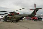 Agusta Westland AW 101. Ausgerstet mit drei Turbinen GE CT7-8E mit je 1522kW Leistung. In der mil. Version Transport von bis zu 36 Soldaten oder 16 Pltze fr Verletztentransport. L=22,8m; H=6,65m; Durchmesser Hauptrotor=18,6m; Reisegeschwindigkeit=278km/h; Reichweite der mil. Version=1390km. Foto: ILA Berlin 2010