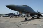 In diesem Jahr besuchten gleich zwei Rockwell B-1 Lancer die ILA in Berlin. (Vmax. Mach 1.2 !) Die zwei wunderschnen Vgel kamen von der Dyess AFB (Airforce Base) in Texas. Ich habe einen kleinen Film im Internet dazu gefunden. Die B-1 macht im Steigflug eine Rolle. Wahnsinn !!: http://www.flightlevel350.com/Aircraft_Boeing_B-1B_Lancer-Airline_USA_-_Air_Force_Aviation_Video-7401.html
      Sehenswert!! Foto: ILA 2008 Berlin, 30.05.2008