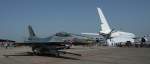Lockheed F-16, Fighting Falcon, der Niederlndischen Luftwaffe. Im Hintergrund ein AIRBUS A 380. Foto: ILA 2008, 30.05.2008 