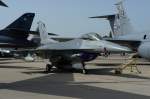 Ein kleiner zwischen vielen groen...Lockheed F-16, Fighting Falcon, der US Luftwaffe. Die Maschine mit der Kennung  AV  kam von der Aviano Air Base in Italien. Foto: ILA 2008, 30.05.2008