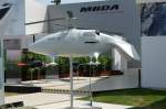 Sieht aus wie ein Ufo. Viele Firmen hatte in diesem Jahr Modelle oder fertige Lsungen fr unbemannte berwachungs oder auch Angriffsplattformen im Programm. Hier das Modell der Firma EADS. Die Sparte Defence & Security zeigte den SHARC. Das Modell luft unter dem Titel  Scouting and Hunting - Autonomous Rotor Craft . Foto: ILA 2008, 30.05.2008 