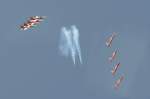 Die Patrouille Swiss in einer Fotomontage. Der Abstand der Jets zueinander bei einigen Flugnummern betrgt nur 3m. Foto: ILA 2008, 30.05.2008