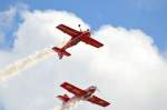 Zwei Zlin Z-50 des Zelazny Aerobatic Team im Flugdisplay auf der ILA Berlin am 15.09.12