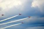 Die Trkischen Sterne mit ihren Northrop F-5 jagen ber die ILA hinweg aufgenommen am 15.09.12