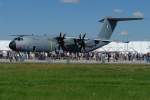 Airbus A 400M. Vier Turbopropmotoren mit je 8250kW Leistung. Max. Zuladung 37000kg. Reichweite mit 30t Zuladung 4500km. Max. Flughöhe 12200m. Foto: 25.05.2014, ILA 2014 Berlin