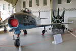 Vorn: Canadair CL-13A Mk.5. Kennung BB-150. Ein Lizenzbau der F-86 Sabre. Vmax 1030km/h. Im Hintergrund: Das Flugabwehr-Raketensystem HAWK. Von 1965 bis 2005 das Rückgrat der Luftverteidigung der Bundesrepublik Deutschland. Reichweite:25km. Vmax 2340km/h. Foto: 17.04.2018, Militärhistorisches Museum Flugplatz Berlin-Gatow
