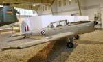 DHC-1 Chipmunk T-10. Ein Schulflugzeug des Herstellers de Havilland Canada. Besatzung:2 Personen; Antrieb:de Havilland Gipsy Major 10 mit 145PS; Vmax.222km/h; Reichweite:445km. Ab 1958 waren stets zwei Maschinen dieses Typs auf dem Flugplatz Gatow für die britischen Streitkräfte stationiert. Foto:08.02.2015, Militär Historisches Museum, Flugplatz Berlin-Gatow