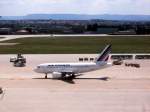 Airbus A318 der Air France rollt in Stuttagrt zur Startbahn. 30.05.2007.