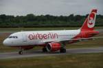 A319 der airberlin auf dem Flughafen Hamburg