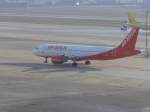 Airbus A319-100 der Air Berlin auf dem Weg zur Runway 26 des Airport Stuttgart