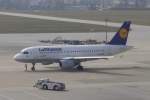 Lufthansa-Airbus A319-100 nach dem Push-back auf dem Flughafen Stuttgart 