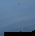 Nur ein Experiment am Abend aus dem Dachfenster: dass da ein germanwings Airbus A319 kommt, sei dazugesagt. - 01.06.2007
