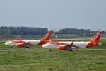 Easyjet Europe, Airbus A 320-214, OE-IZQ, Airbus A 319-111, OE-LKM, BER, 08.10.2022
