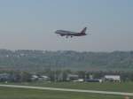Air Berlin-Airbus A319 bei der Landung in Stuttgart (24.04.2010)