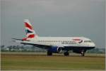 British Airways G-EUOB Airbus A319-131 nach der Landung auf der  Polderbaan  (18R) des Flughafens Schiphol Amsterdam (EHAM); 13. Juni 2011.