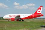 11.05.08 Der A319 D-ABGK von AirBerlin wird gleich seine Paxe nach DUS bringen.(Beim warten aufs Linie-Up)