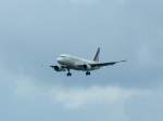 Ein Airbus A 319 der Air France im Landeanflug auf den Stuttgarter Flughafen am 03.06.2008