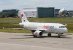 A319 der Belle air europa in Friedrichshafen, die A319 kam aus Pristina, hier auf dem Weg zum Gate (16.07.2012)