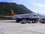 Airbus A319 A5-RGI von Royal Bhutan Airlines DRUK AIR auf dem Airport Paro (PBH) am 22.10.2012.Der Airport Paro wird nur von Druk Air angeflogen.Druk Air hat eine Flotte von 3 A 319 und 1 ATR-42.