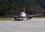 Airbus A 319 A5-RGF von Royal Bhutan Airlines DRUK AIR beim rollen in Paro (PBH) am 22.10.2012