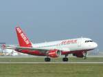 Ein Airbus A 319 im neuen Farbkleid der airberlin beim Start in Stuttgart am Morgen des 30.08.2008.