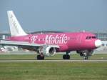 Der Germanwings Airbus A 319  Spirit of T-Mobile  bei der Landung in Stuttgart mit ausgefahrenem Umkehrschub am 30.08.2008.