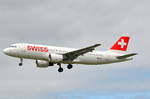 Swiss Airbus A320 HB-IJD im Anflug auf Hamburg Helmut Schmidt am 04.07.17