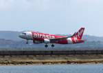 PK-AZE, Airbus A 320-216, Air Asia bei der Landung in Denpasar (DPS) am 6.10.2017