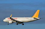 Pegasus Airlines Airbus A320 TC-DCB Taufname Talya im Anflug auf den Airport Hamburg Helmut Schmidt am 04.12.17