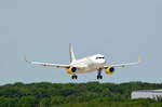 Vueling Airbus A320 EC-MJC im Landeanflug auf den Airport Hamburg Helmut Schmidt am 21.05.18