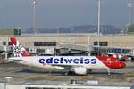 Der Edelweiss A320-214 HB-IJV  Schatzalp  rollt am 19.1.19 zum Gate in Zürich.
