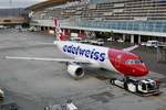 Edelweiss, A320-214, HB-IHX  Bosco Gurin , am 26.1.19 am Gate in Zürich.