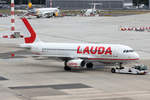 Laudamotion Airbus A320-232 OE-LOJ wird zur Parkposition geschleppt in Düsseldorf 3.8.2019