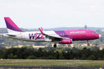 Wizz Air Airbus A320-232 HA-LYL bei der Landung in Dortmund 3.8.2020