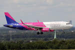 Wizz Air Airbus A320-232 HA-LSB bei der Landung in Dortmund 3.8.2020