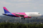 Wizz Air Airbus A320-232 HA-LWJ bei der Landung in Dortmund 3.8.2020