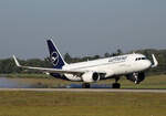 Lufthansa, Airbus A 320-214, D-AIWK  Weiden in der Oberpfalz , BER, 09.10.2021