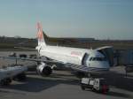 Ein AIR MALTA Airbus A320 wartet in Leipzig auf den Weiterflug nach Hamburg, 15.November 2009