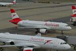 OE-LBX Airbus A 320–214 der Austrian Airlines hat nach der Landung fast das Gate am Flughafen Wien erreicht.