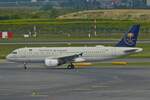 HZ-ASD Airbus A320-214 Saudi Arabian Airlines unterwegs auf dem Rollfeld vom Flughafen Wien.